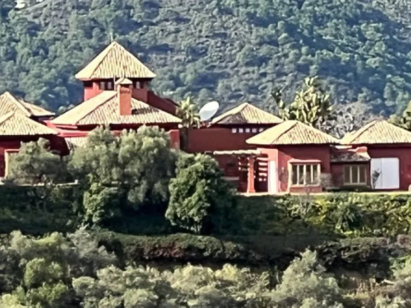 Unique hill top villa with 360 degree views