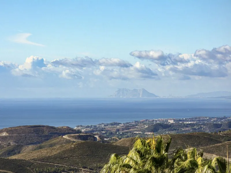 Unique hill top villa with 360 degree views