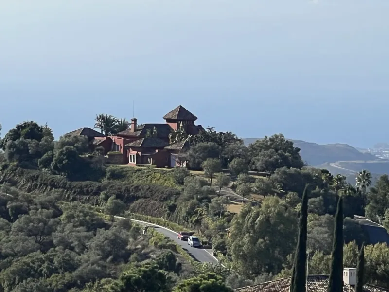 Unique hill top villa with 360 degree views