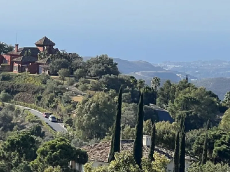 Unique hill top villa with 360 degree views