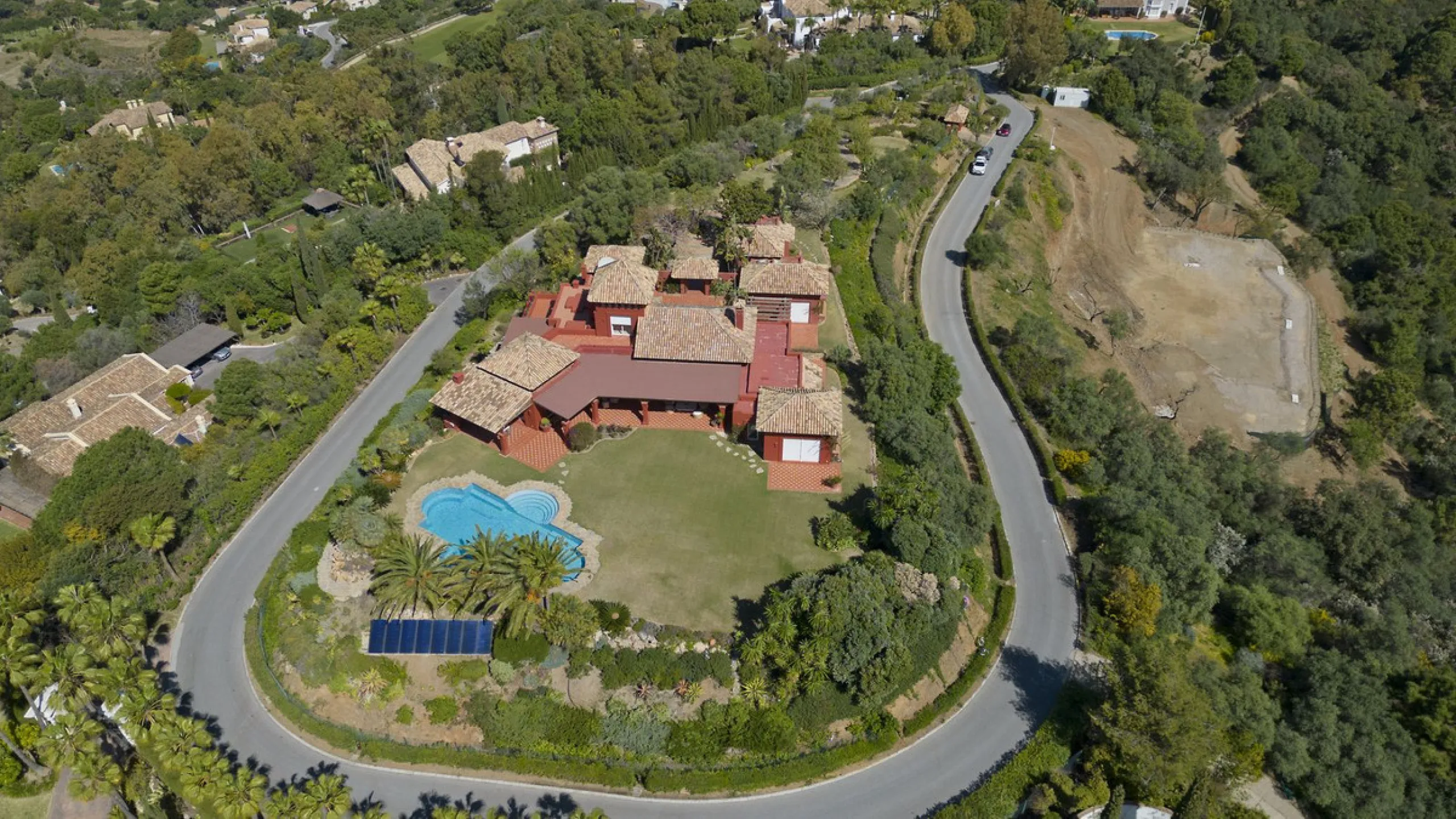 Unique hill top villa with 360 degree views