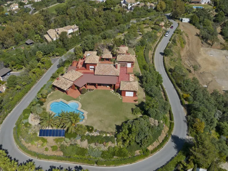 Unique hill top villa with 360 degree views