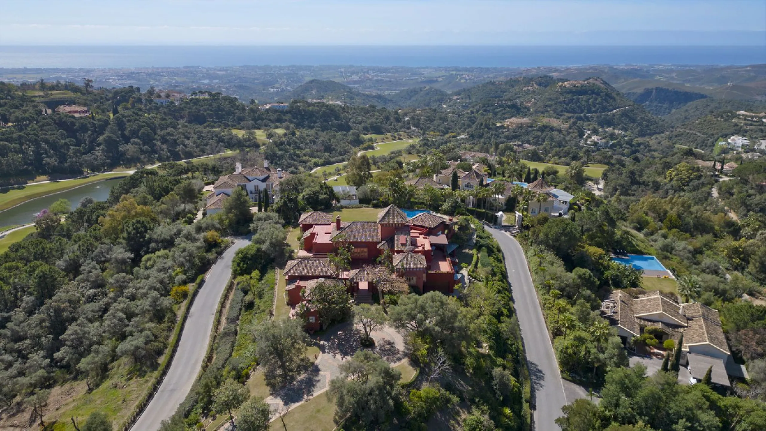 Unique hill top villa with 360 degree views