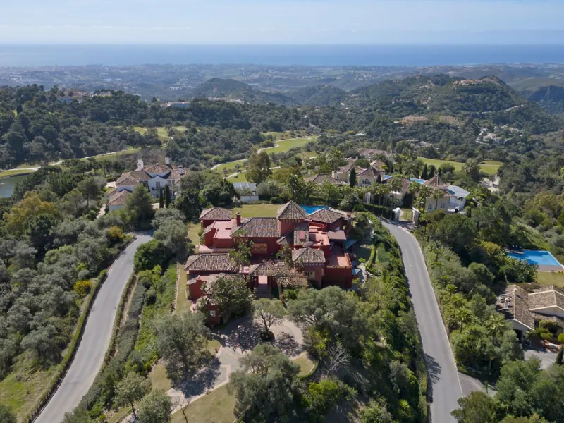 Unique hill top villa with 360 degree views