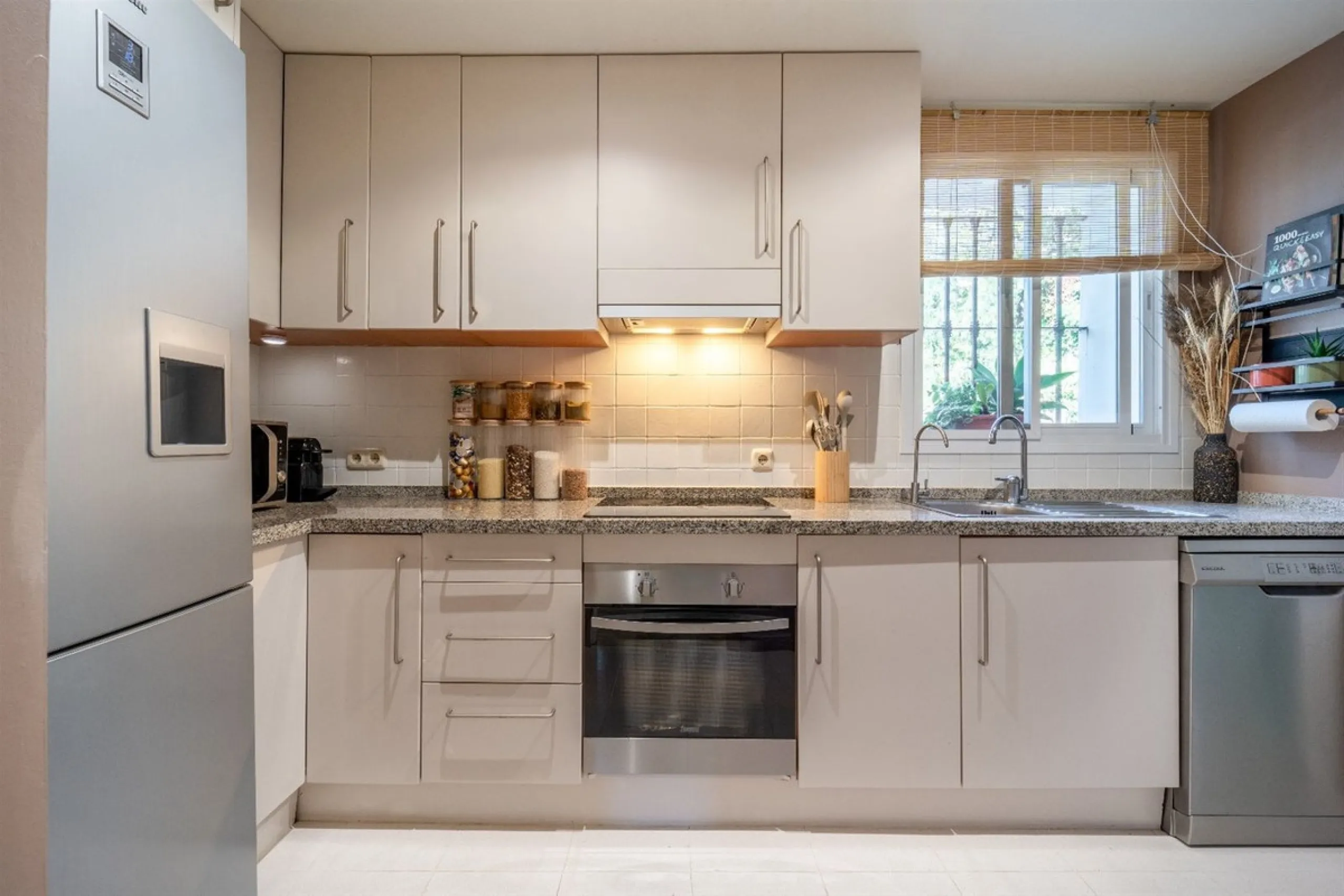 Step into this well kept two level, 3 bedroom, 2.5 bathroom duplex apartment in the exclusive La Quinta area of Benahavis, a true gem offering comfort, privacy, but still with scope for improvement. This well established, gated urbanisation is frontline g