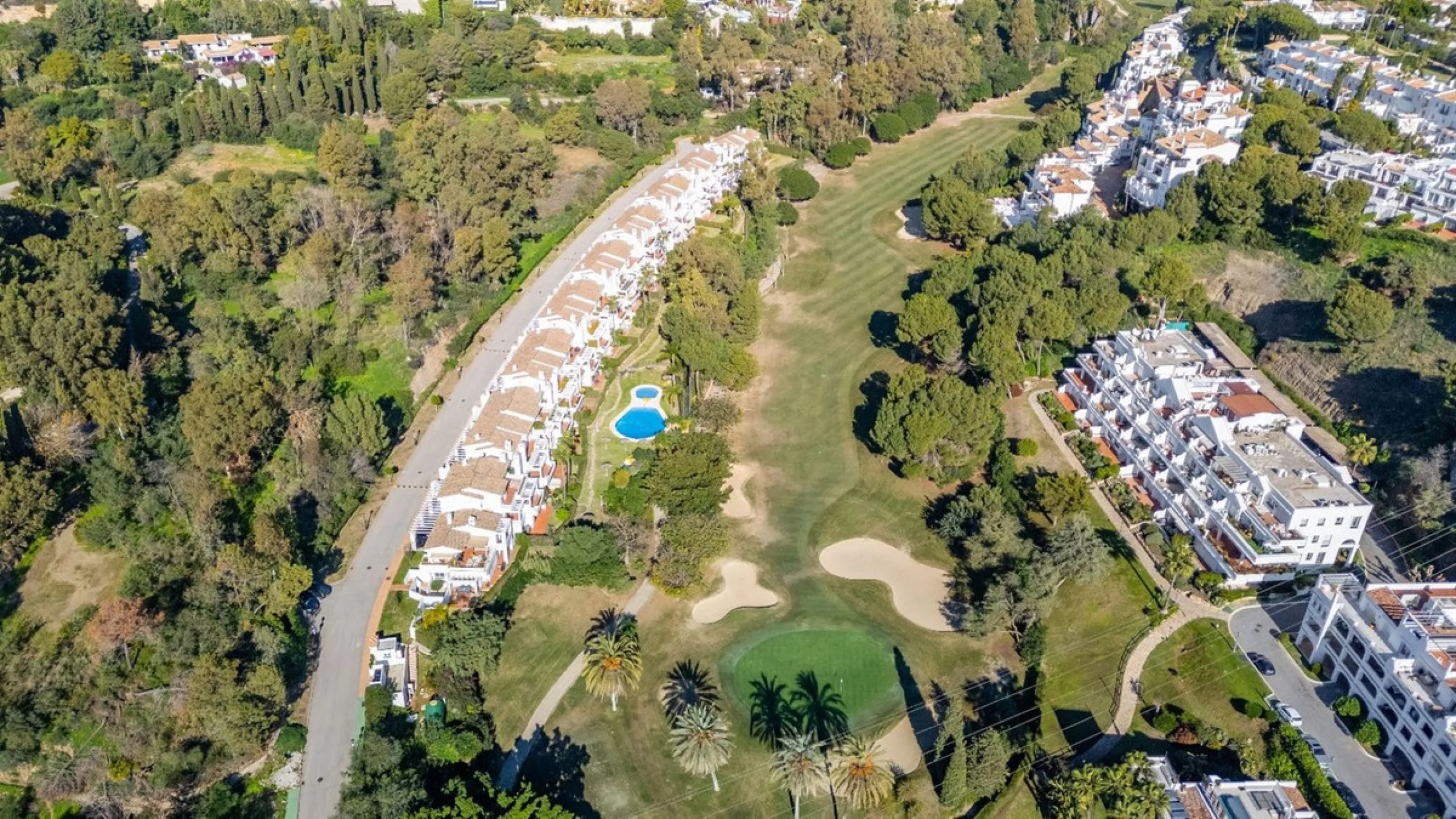 Step into this well kept two level, 3 bedroom, 2.5 bathroom duplex apartment in the exclusive La Quinta area of Benahavis, a true gem offering comfort, privacy, but still with scope for improvement. This well established, gated urbanisation is frontline g