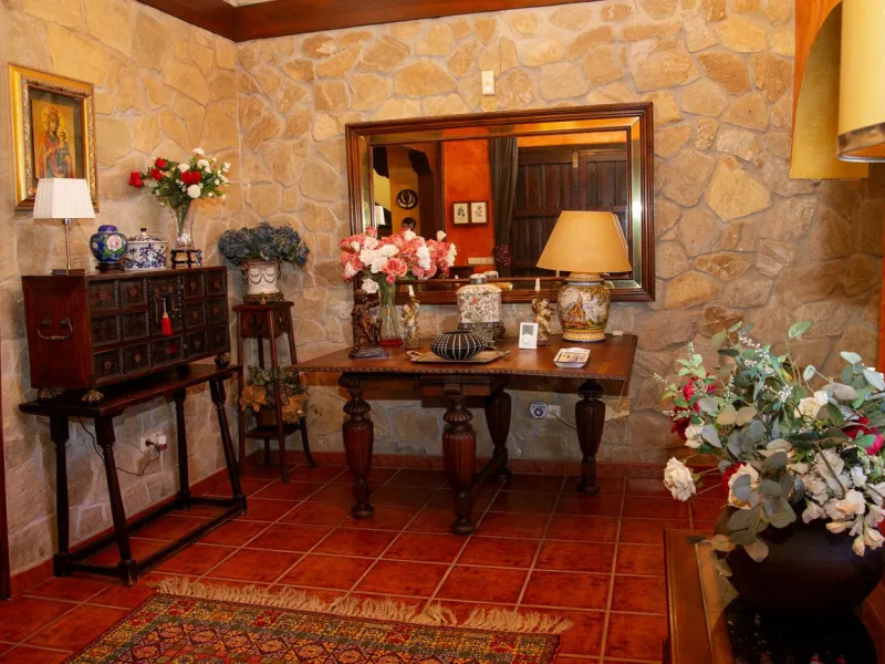 House - Detached Villa в продаже в Mijas, Málaga. В доме 6 спален и 5 ванных комнат. Площадь дома 575 м². Площадь участка 10000 м²