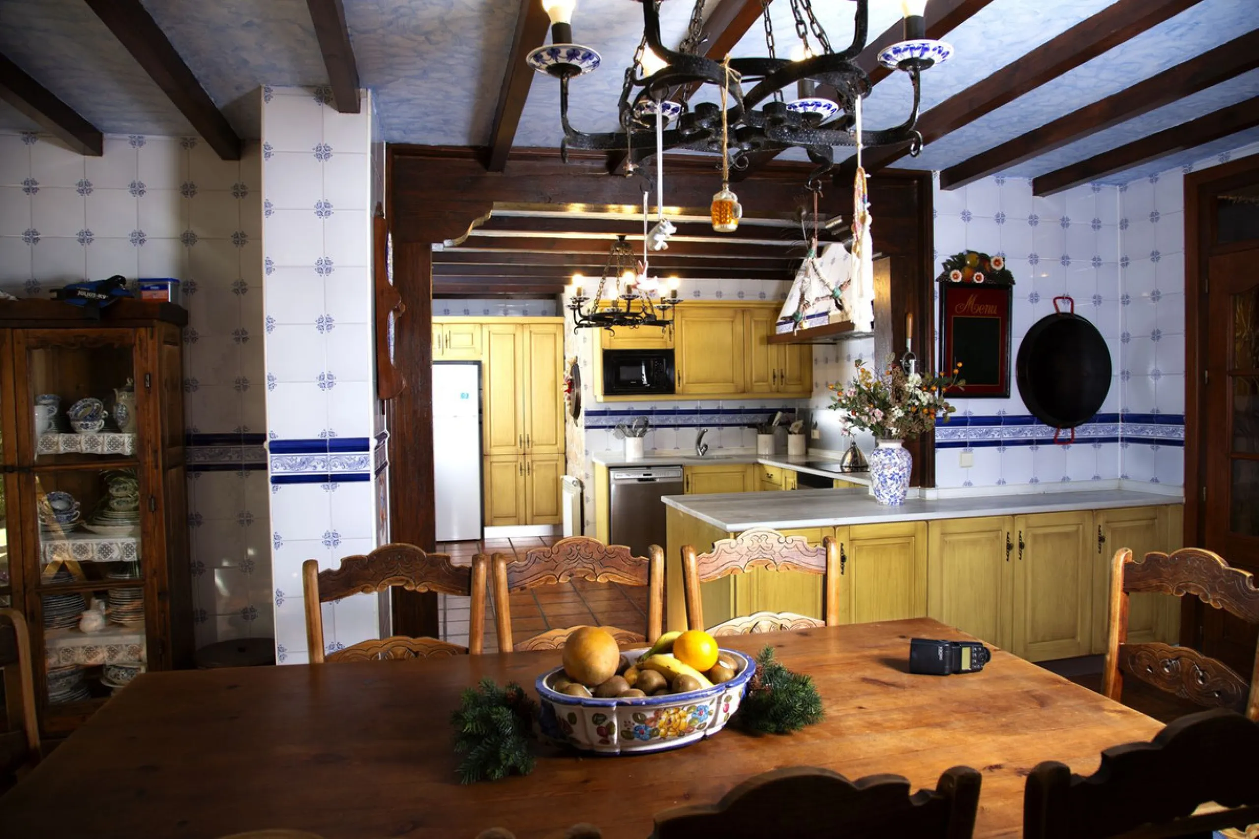 House - Detached Villa в продаже в Mijas, Málaga. В доме 6 спален и 5 ванных комнат. Площадь дома 575 м². Площадь участка 10000 м²