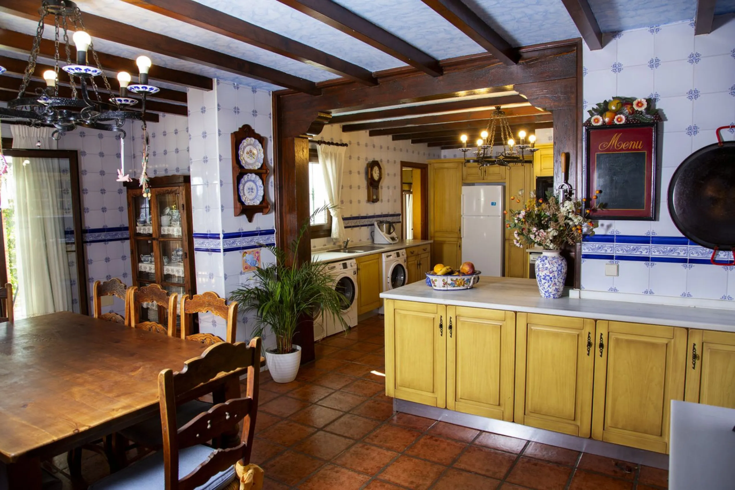 House - Detached Villa в продаже в Mijas, Málaga. В доме 6 спален и 5 ванных комнат. Площадь дома 575 м². Площадь участка 10000 м²