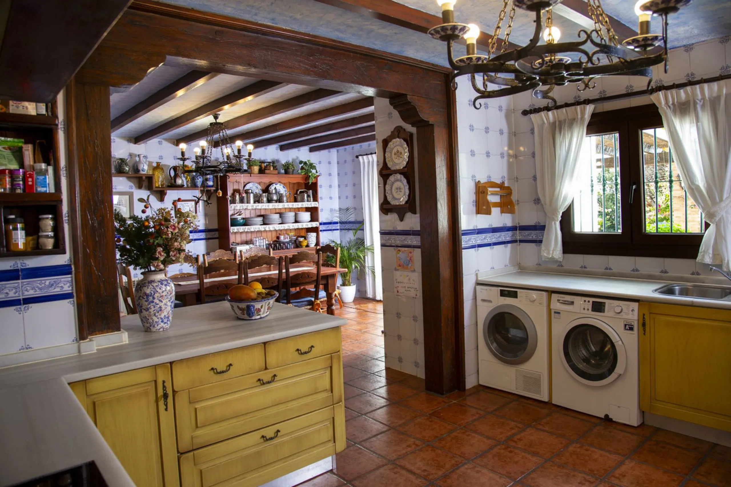 House - Detached Villa в продаже в Mijas, Málaga. В доме 6 спален и 5 ванных комнат. Площадь дома 575 м². Площадь участка 10000 м²