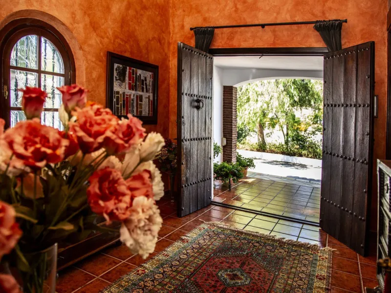 House - Detached Villa в продаже в Mijas, Málaga. В доме 6 спален и 5 ванных комнат. Площадь дома 575 м². Площадь участка 10000 м²