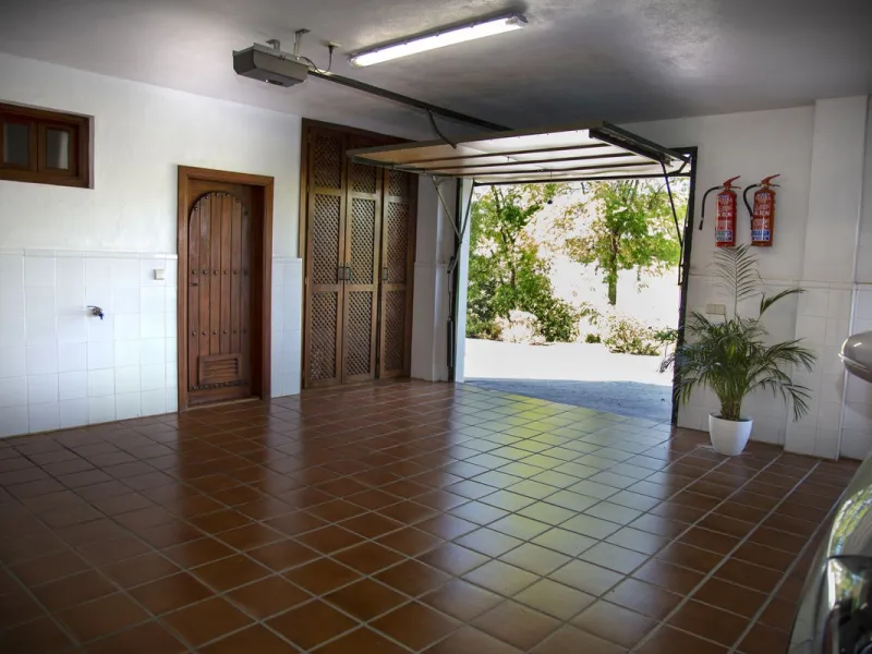 House - Detached Villa в продаже в Mijas, Málaga. В доме 6 спален и 5 ванных комнат. Площадь дома 575 м². Площадь участка 10000 м²