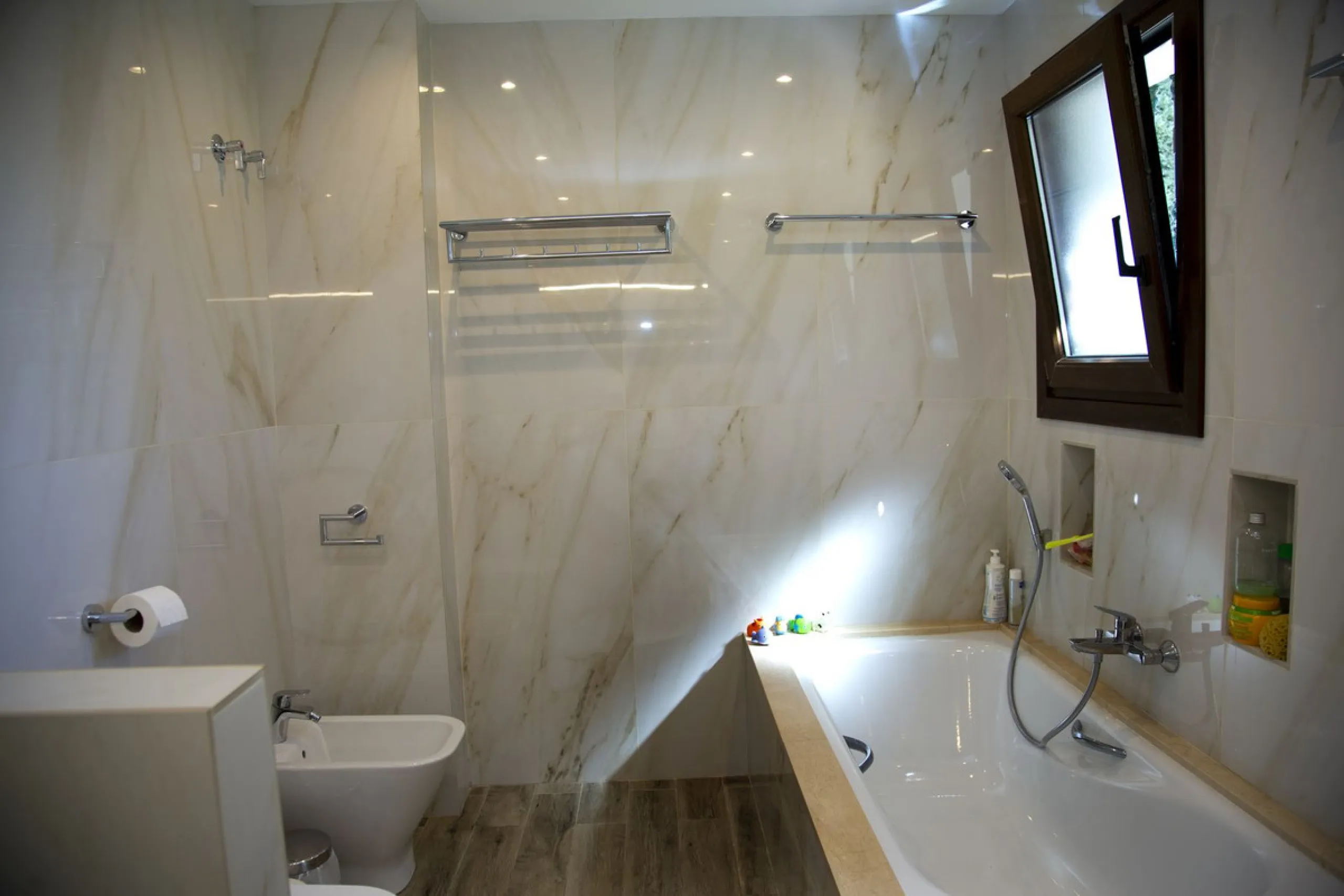 House - Detached Villa в продаже в Mijas, Málaga. В доме 6 спален и 5 ванных комнат. Площадь дома 575 м². Площадь участка 10000 м²