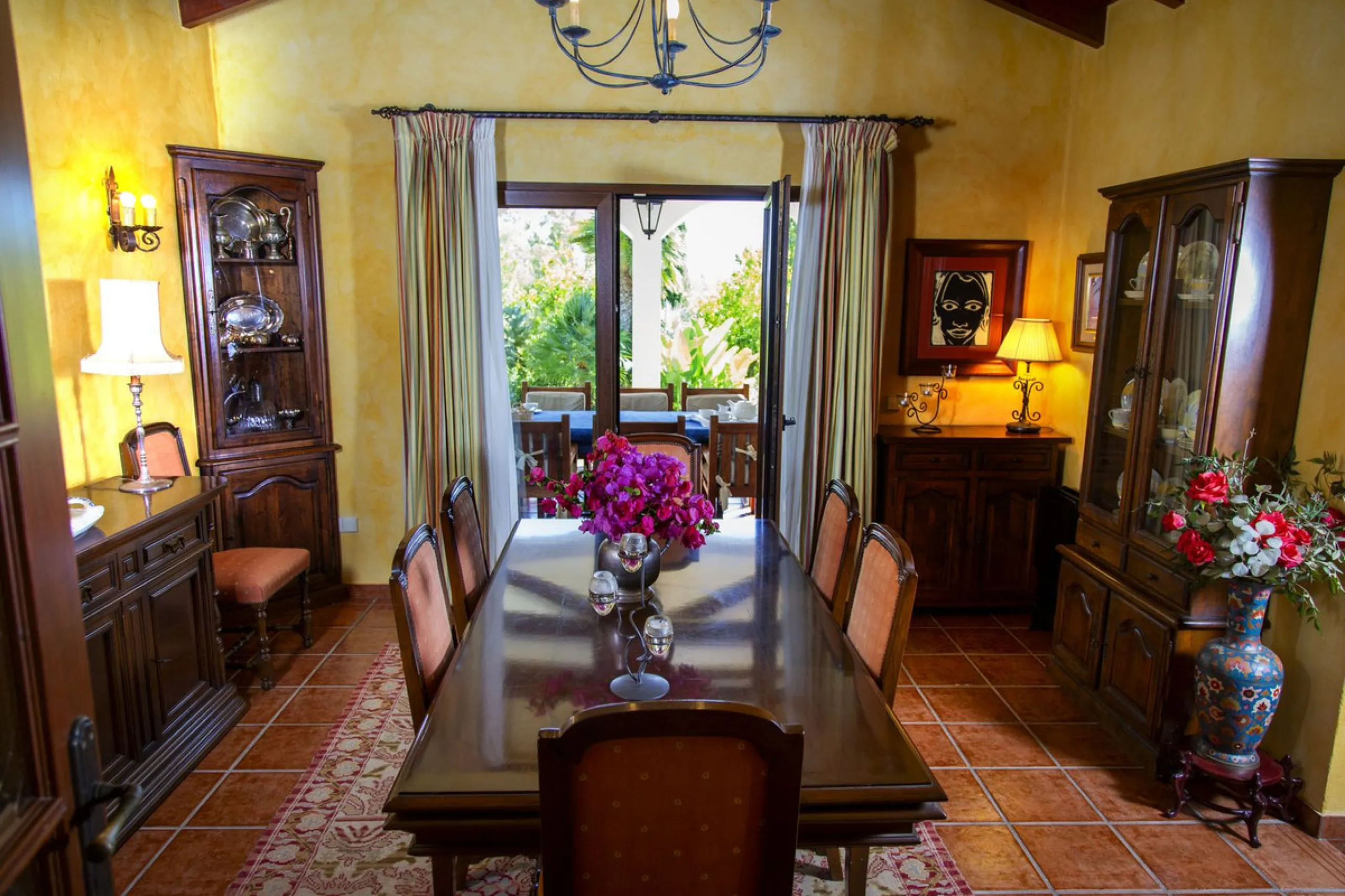 House - Detached Villa в продаже в Mijas, Málaga. В доме 6 спален и 5 ванных комнат. Площадь дома 575 м². Площадь участка 10000 м²
