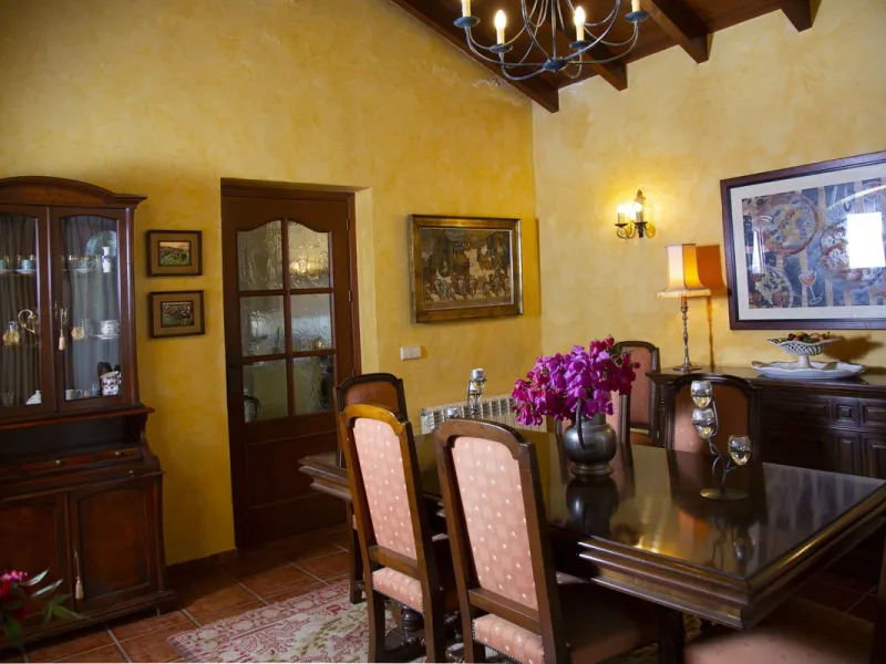 House - Detached Villa в продаже в Mijas, Málaga. В доме 6 спален и 5 ванных комнат. Площадь дома 575 м². Площадь участка 10000 м²