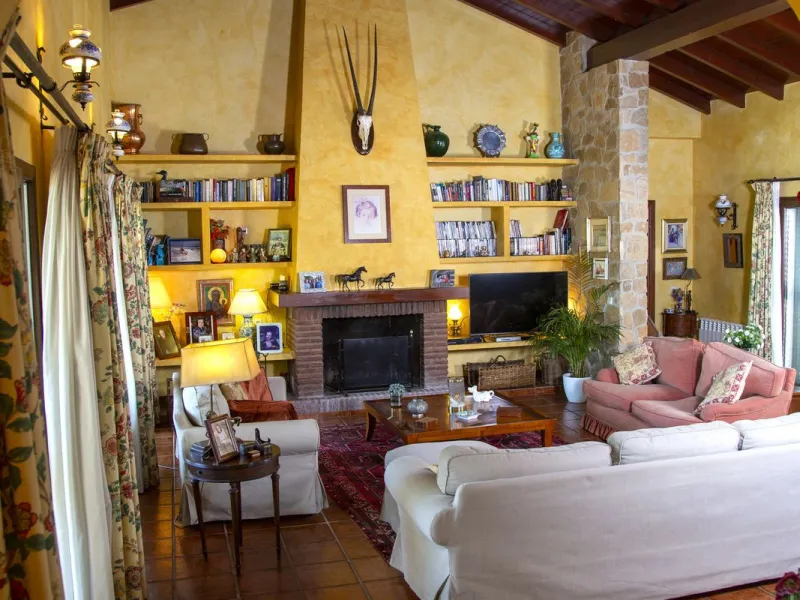 House - Detached Villa в продаже в Mijas, Málaga. В доме 6 спален и 5 ванных комнат. Площадь дома 575 м². Площадь участка 10000 м²