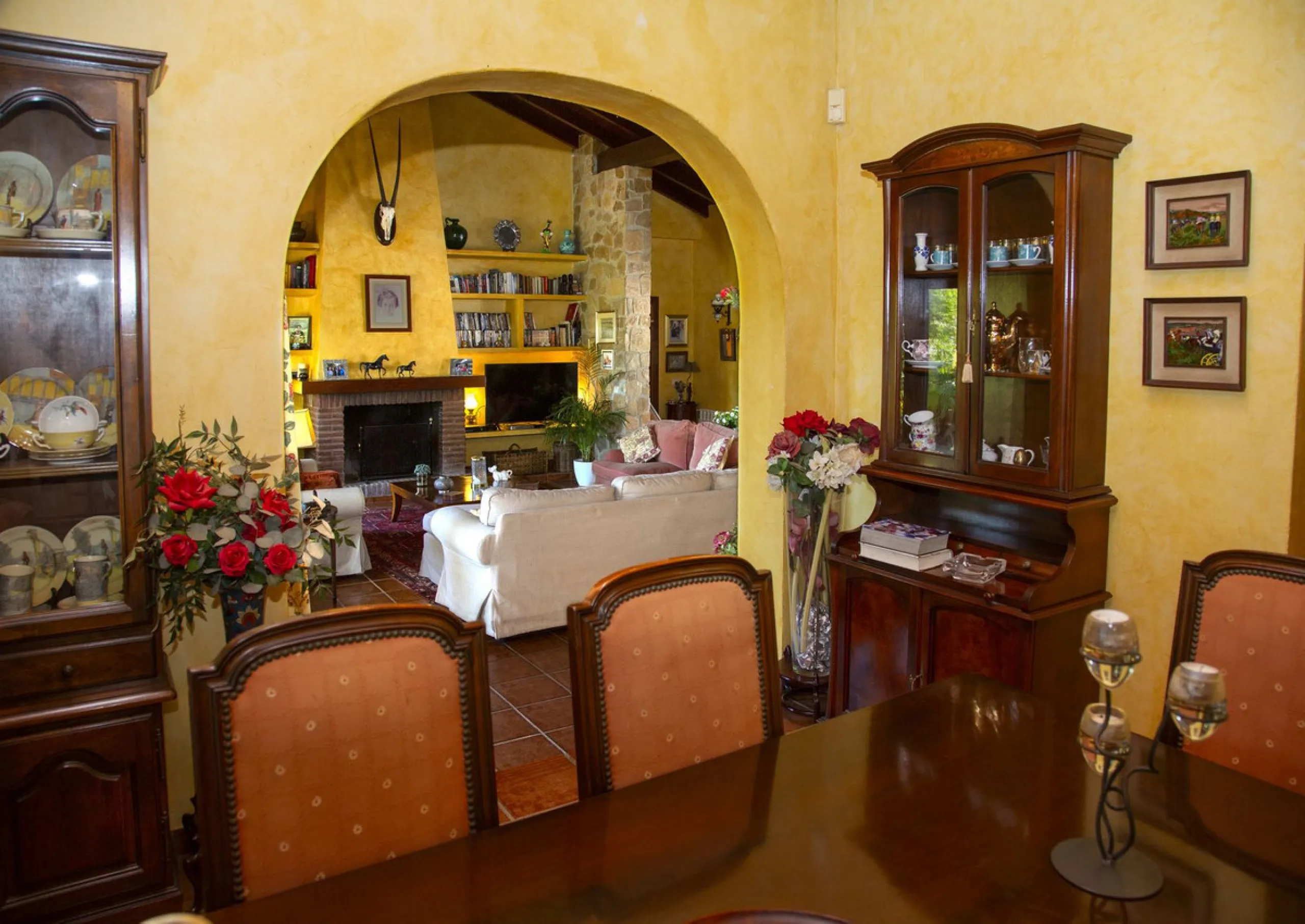 House - Detached Villa в продаже в Mijas, Málaga. В доме 6 спален и 5 ванных комнат. Площадь дома 575 м². Площадь участка 10000 м²
