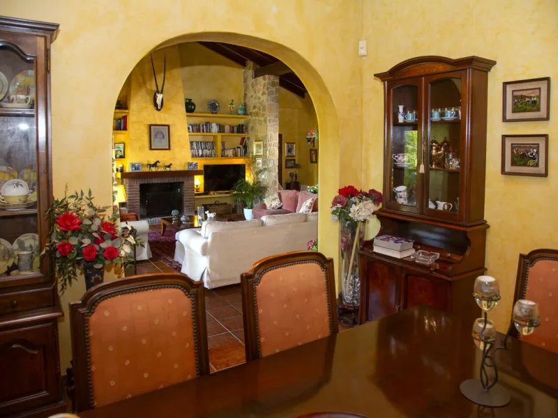 House - Detached Villa в продаже в Mijas, Málaga. В доме 6 спален и 5 ванных комнат. Площадь дома 575 м². Площадь участка 10000 м²