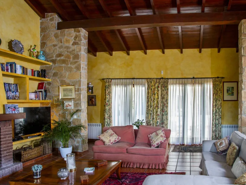 House - Detached Villa в продаже в Mijas, Málaga. В доме 6 спален и 5 ванных комнат. Площадь дома 575 м². Площадь участка 10000 м²