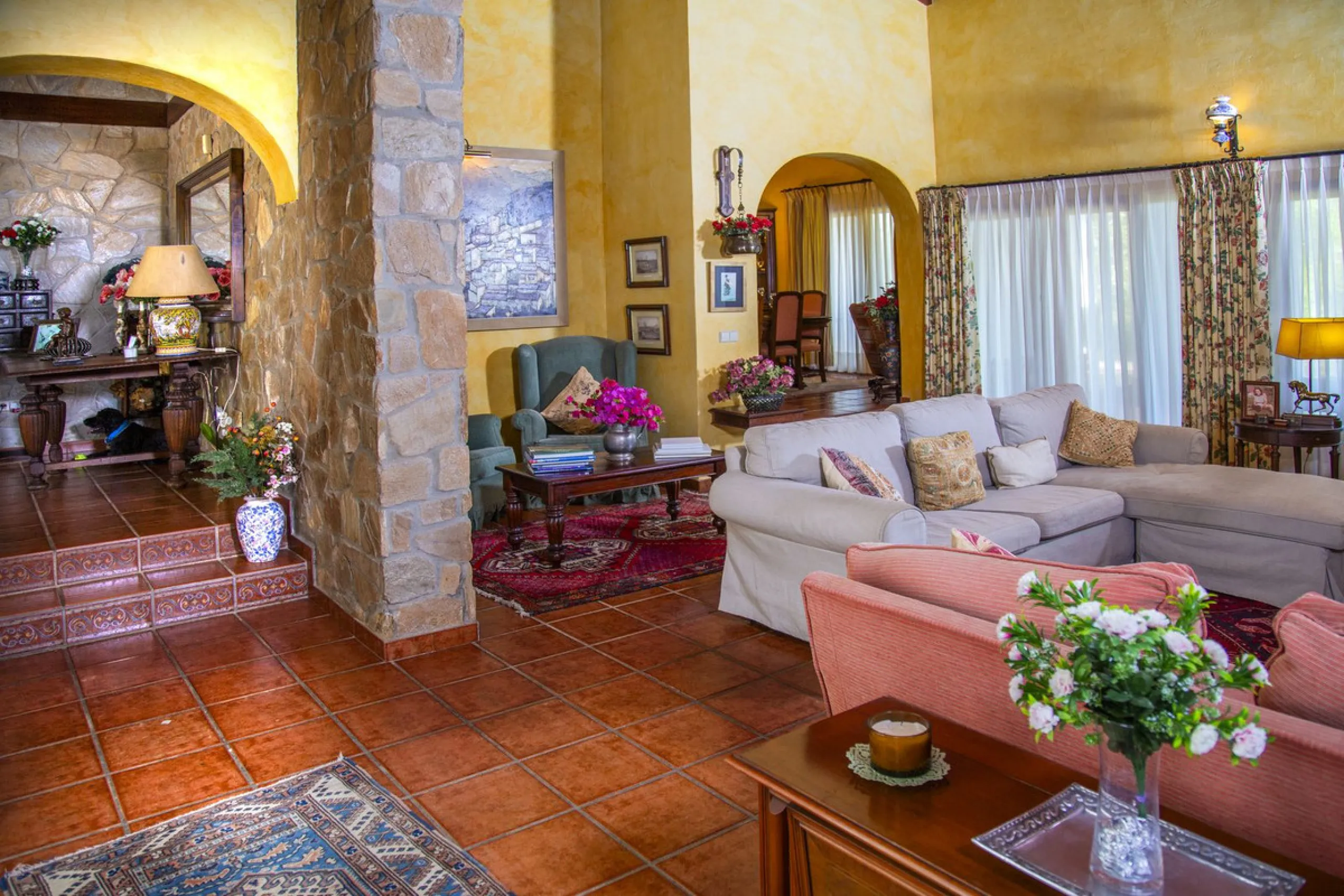 House - Detached Villa в продаже в Mijas, Málaga. В доме 6 спален и 5 ванных комнат. Площадь дома 575 м². Площадь участка 10000 м²