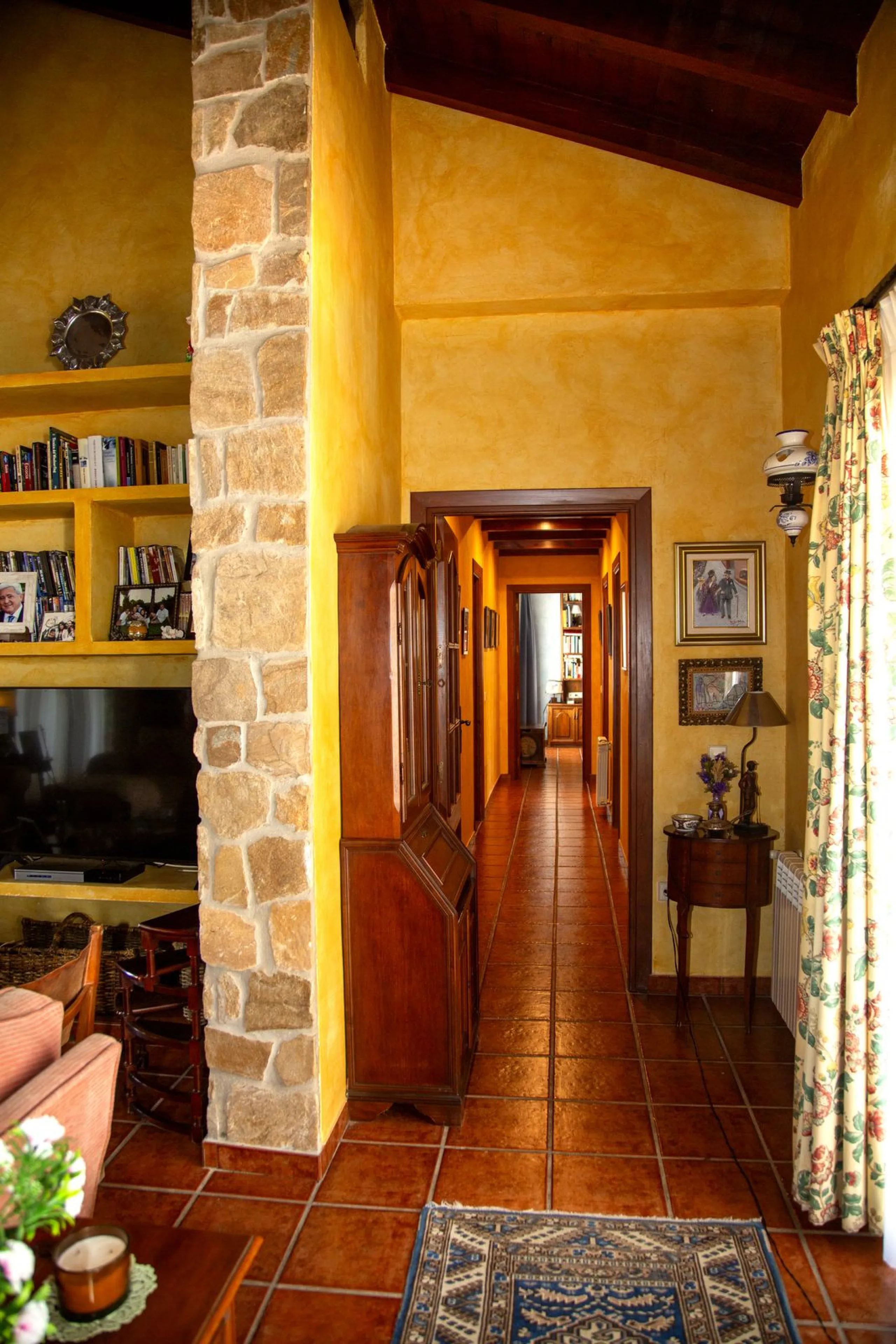 House - Detached Villa в продаже в Mijas, Málaga. В доме 6 спален и 5 ванных комнат. Площадь дома 575 м². Площадь участка 10000 м²