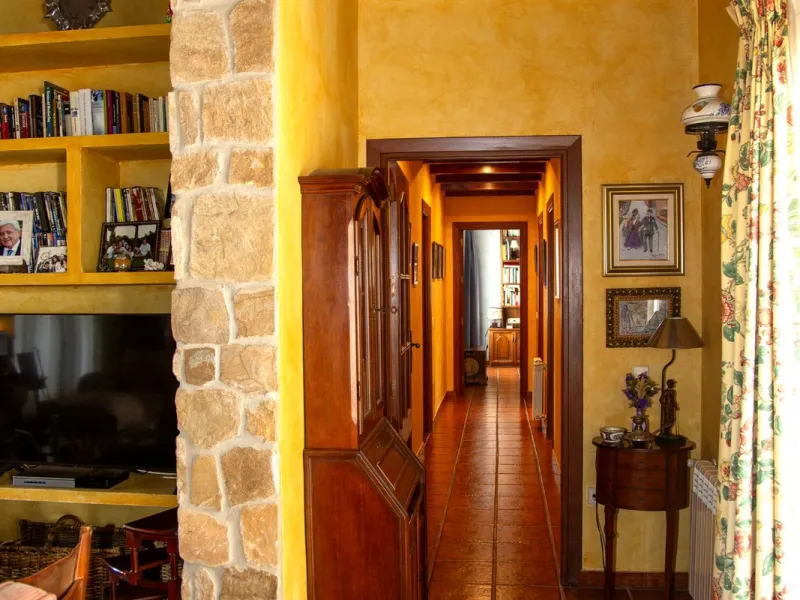 House - Detached Villa в продаже в Mijas, Málaga. В доме 6 спален и 5 ванных комнат. Площадь дома 575 м². Площадь участка 10000 м²