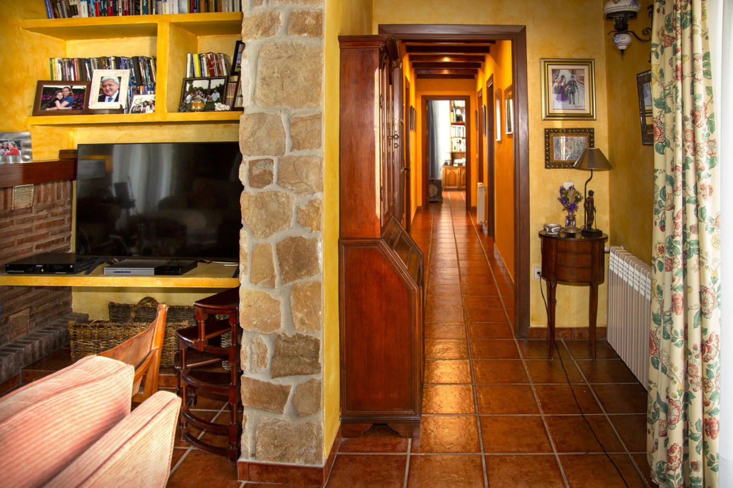 House - Detached Villa в продаже в Mijas, Málaga. В доме 6 спален и 5 ванных комнат. Площадь дома 575 м². Площадь участка 10000 м²