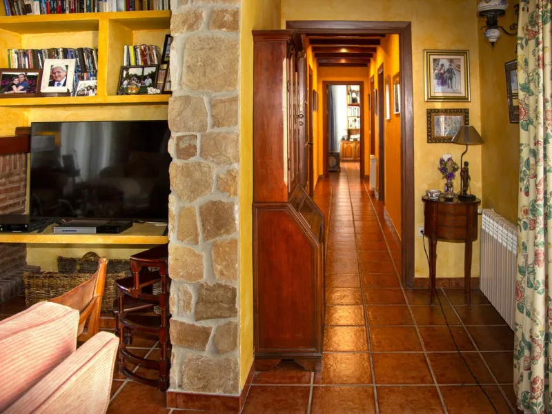 House - Detached Villa в продаже в Mijas, Málaga. В доме 6 спален и 5 ванных комнат. Площадь дома 575 м². Площадь участка 10000 м²