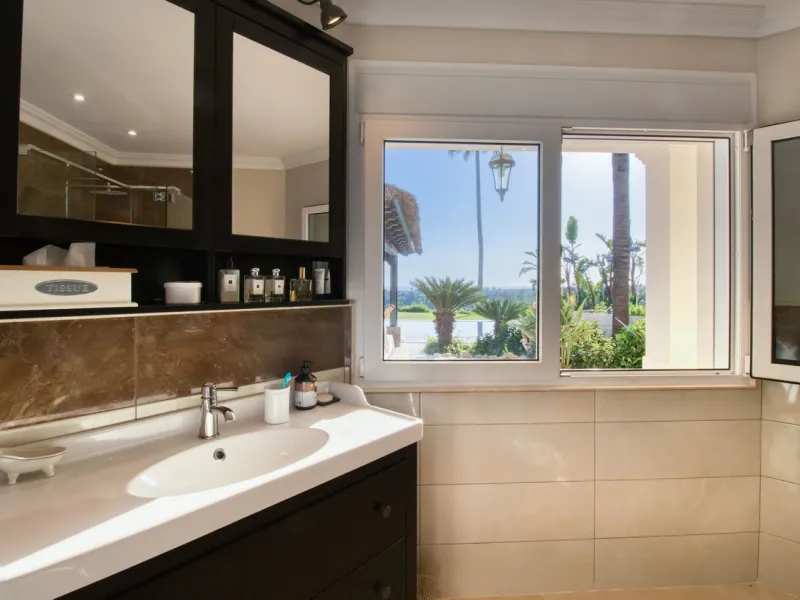 Exceptional Finca with Panoramic Sea Views in Estepona
