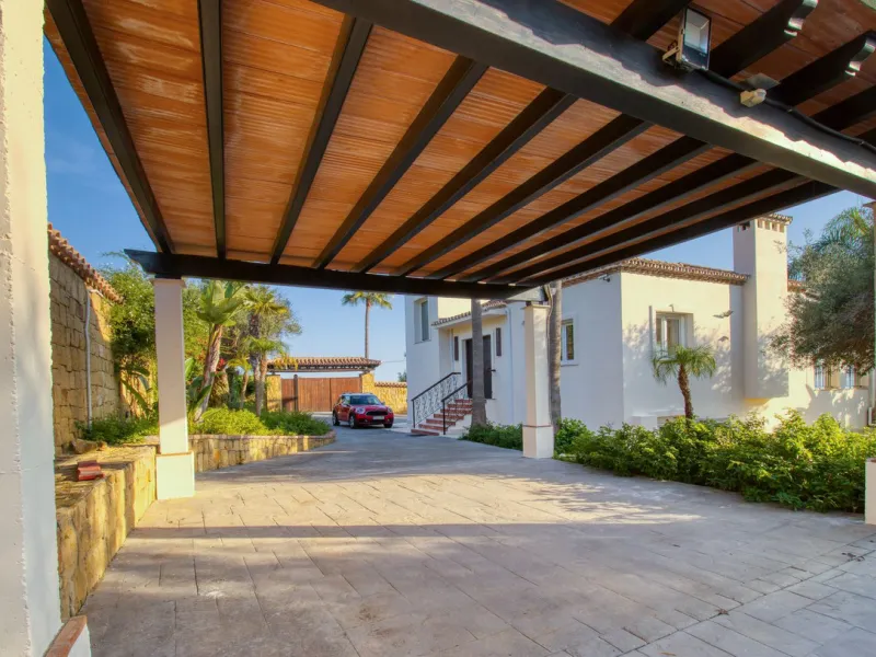 Exceptional Finca with Panoramic Sea Views in Estepona