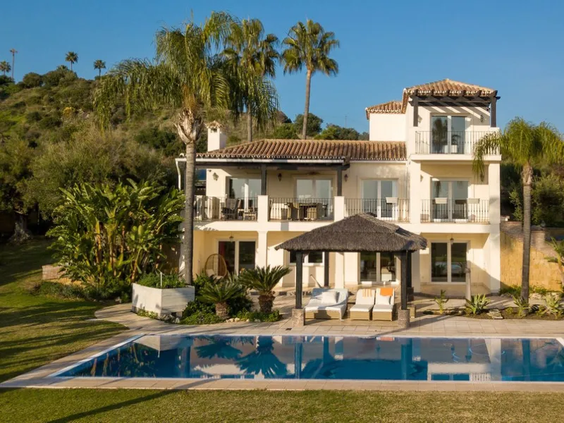 Exceptional Finca with Panoramic Sea Views in Estepona