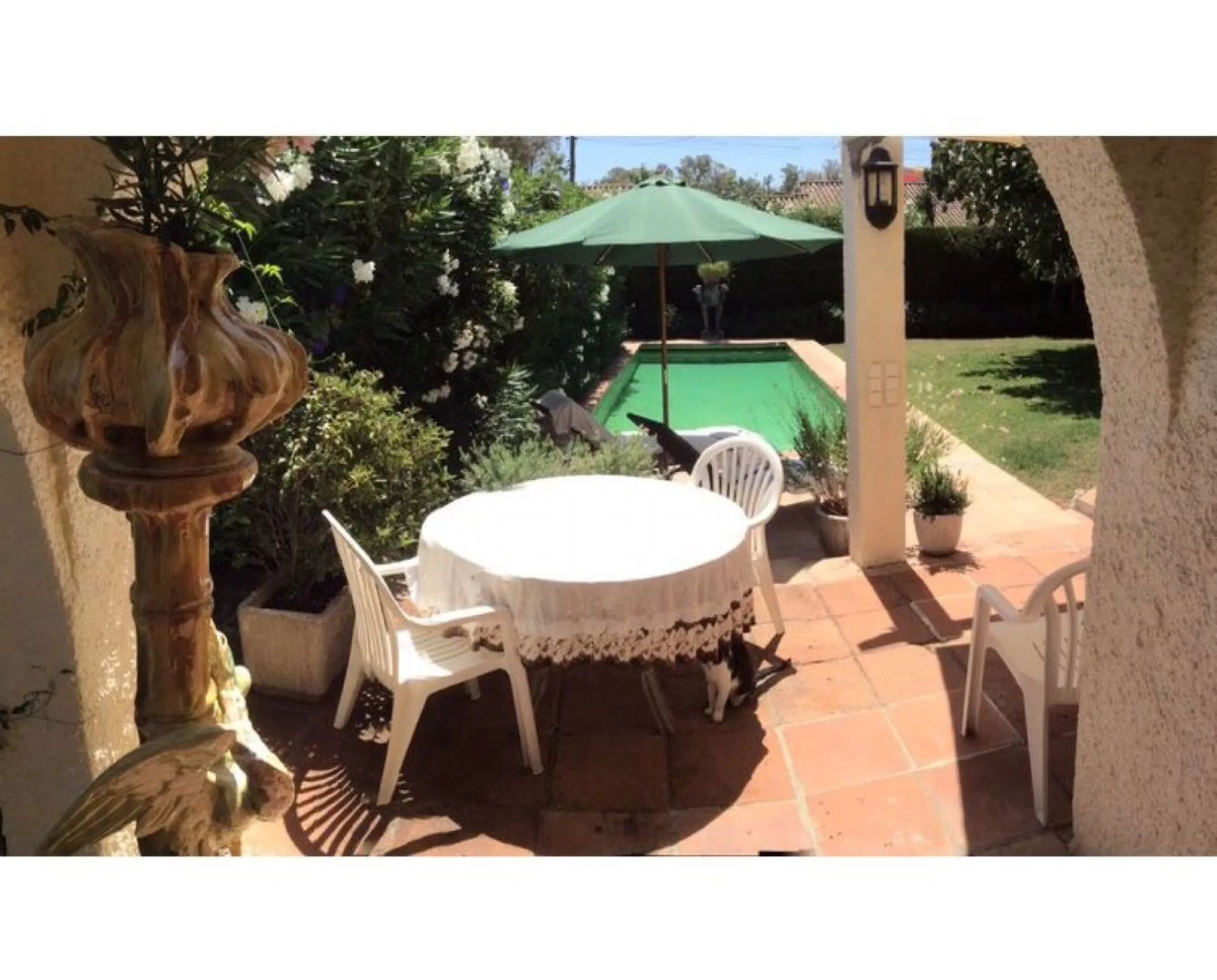 House - Detached Villa в продаже в Marbella, Málaga. В доме 3 спален и 2 ванных комнат. Площадь дома 119 м². Площадь участка 628 м²