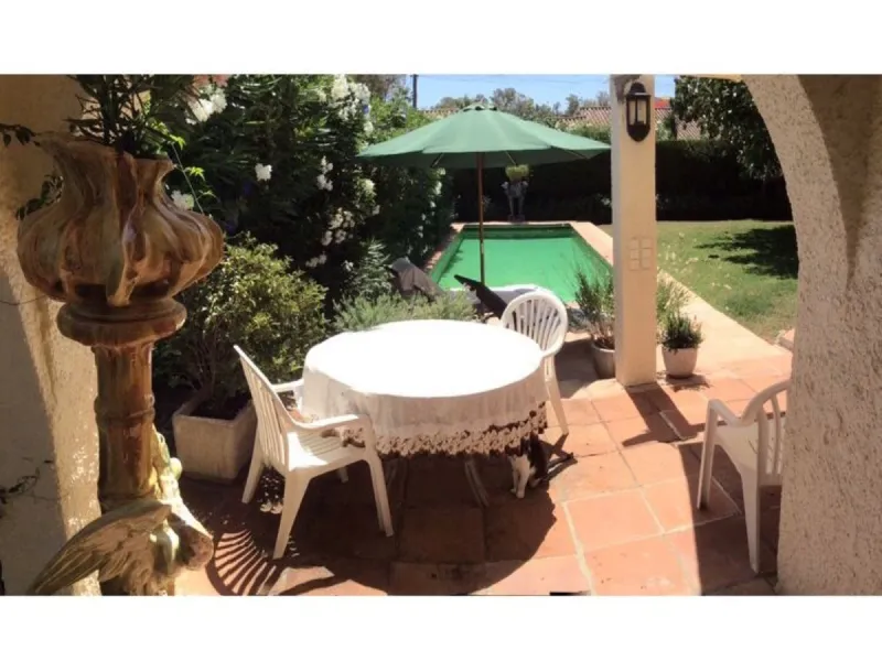 House - Detached Villa в продаже в Marbella, Málaga. В доме 3 спален и 2 ванных комнат. Площадь дома 119 м². Площадь участка 628 м²