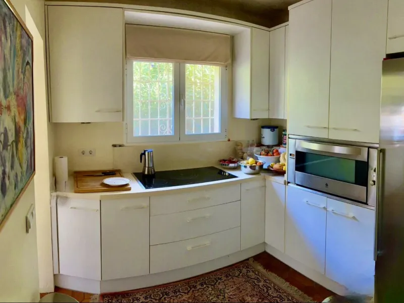 House - Detached Villa в продаже в Marbella, Málaga. В доме 3 спален и 2 ванных комнат. Площадь дома 119 м². Площадь участка 628 м²
