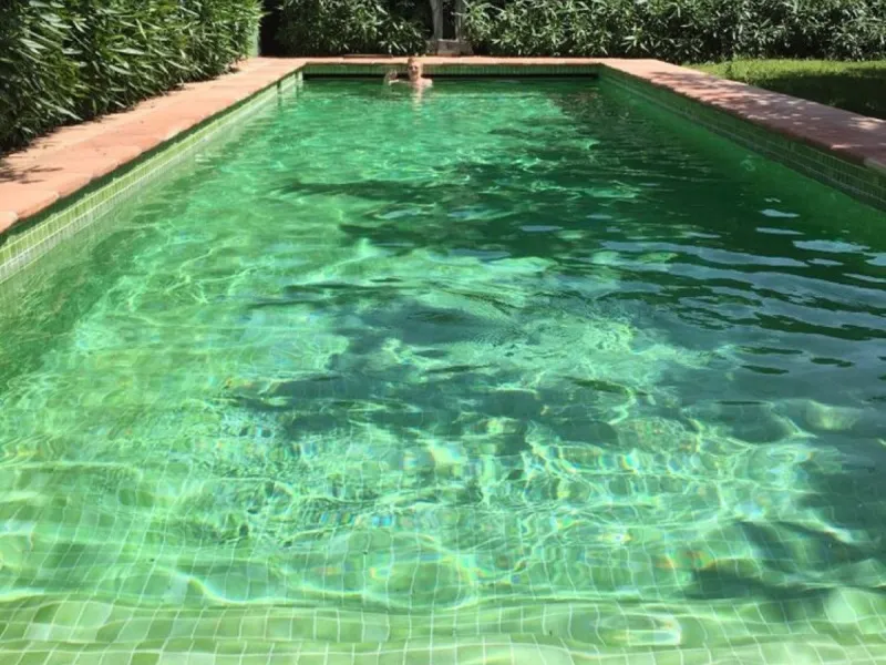 House - Detached Villa в продаже в Marbella, Málaga. В доме 3 спален и 2 ванных комнат. Площадь дома 119 м². Площадь участка 628 м²