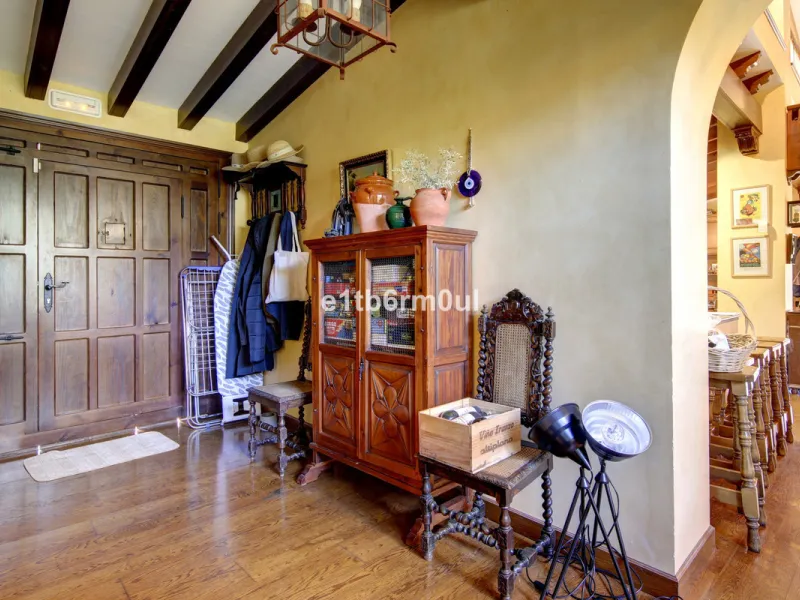 House - Finca - Cortijo в продаже в Ojén, Málaga. В доме 5 спален и 4 ванных комнат. Площадь дома 375 м². Площадь участка 11963 м²