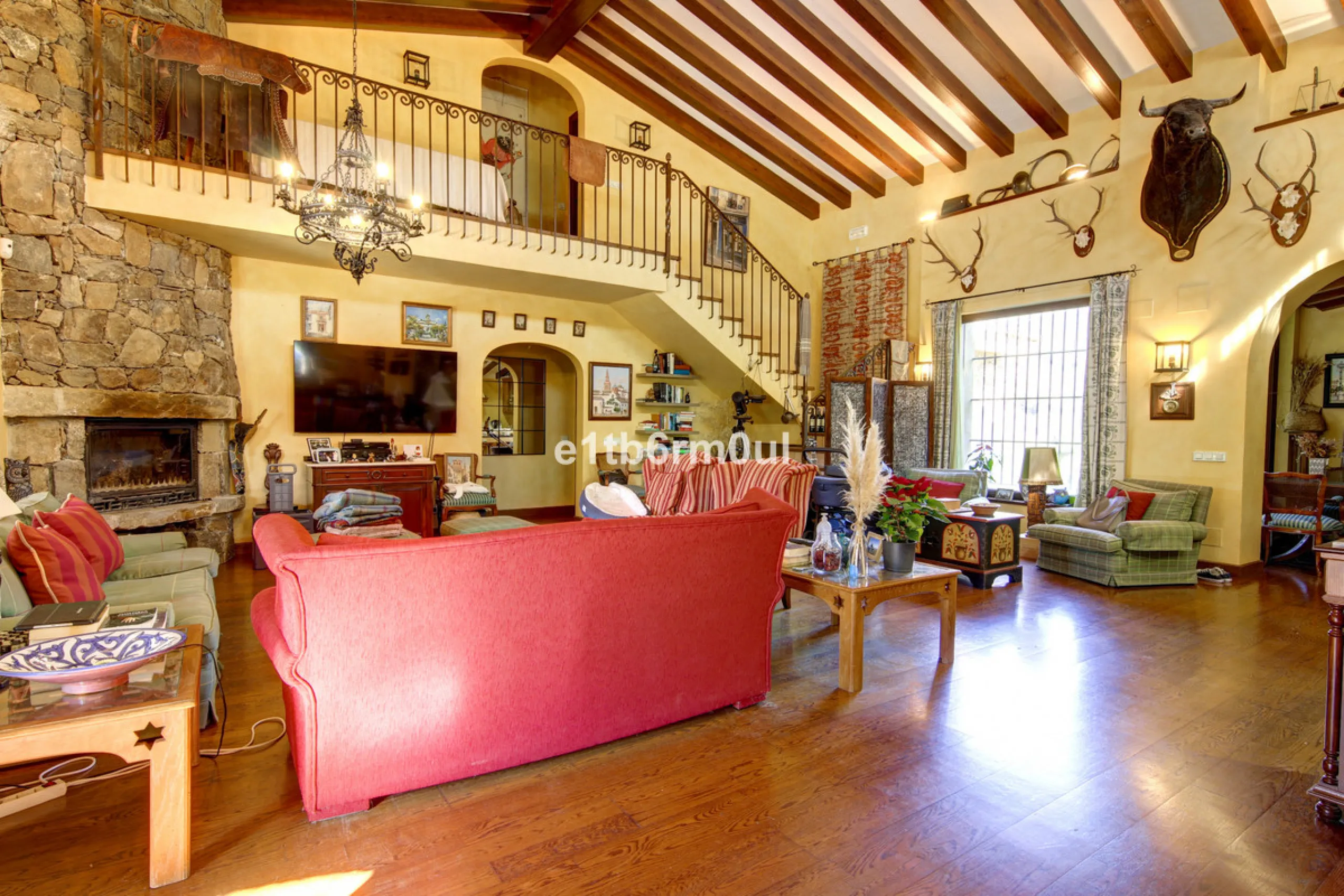 House - Finca - Cortijo в продаже в Ojén, Málaga. В доме 5 спален и 4 ванных комнат. Площадь дома 375 м². Площадь участка 11963 м²