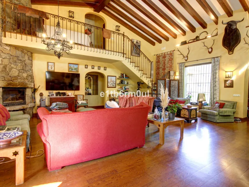 House - Finca - Cortijo в продаже в Ojén, Málaga. В доме 5 спален и 4 ванных комнат. Площадь дома 375 м². Площадь участка 11963 м²