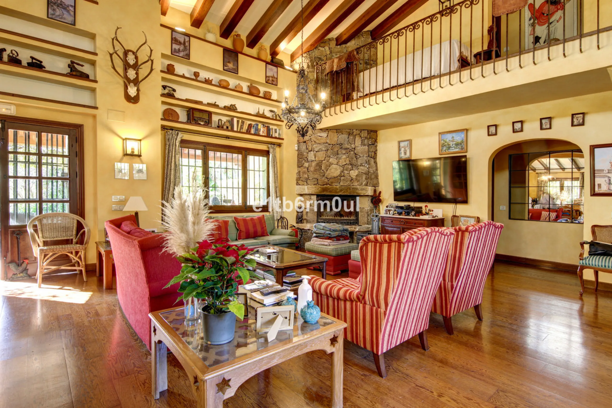 House - Finca - Cortijo в продаже в Ojén, Málaga. В доме 5 спален и 4 ванных комнат. Площадь дома 375 м². Площадь участка 11963 м²