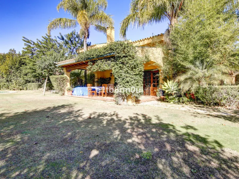 House - Finca - Cortijo в продаже в Ojén, Málaga. В доме 5 спален и 4 ванных комнат. Площадь дома 375 м². Площадь участка 11963 м²