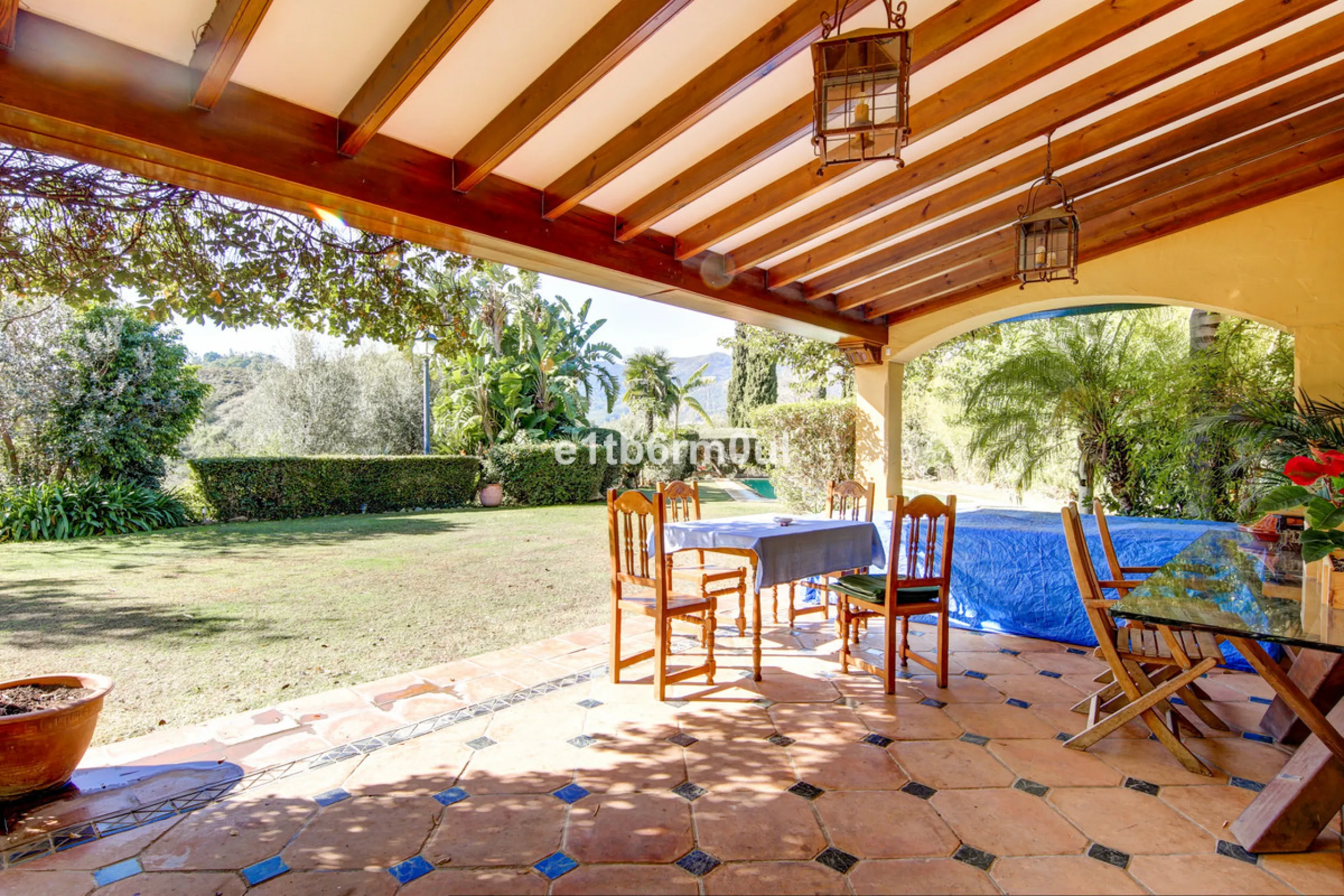 House - Finca - Cortijo в продаже в Ojén, Málaga. В доме 5 спален и 4 ванных комнат. Площадь дома 375 м². Площадь участка 11963 м²