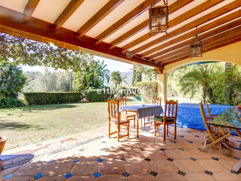 House - Finca - Cortijo в продаже в Ojén, Málaga. В доме 5 спален и 4 ванных комнат. Площадь дома 375 м². Площадь участка 11963 м²