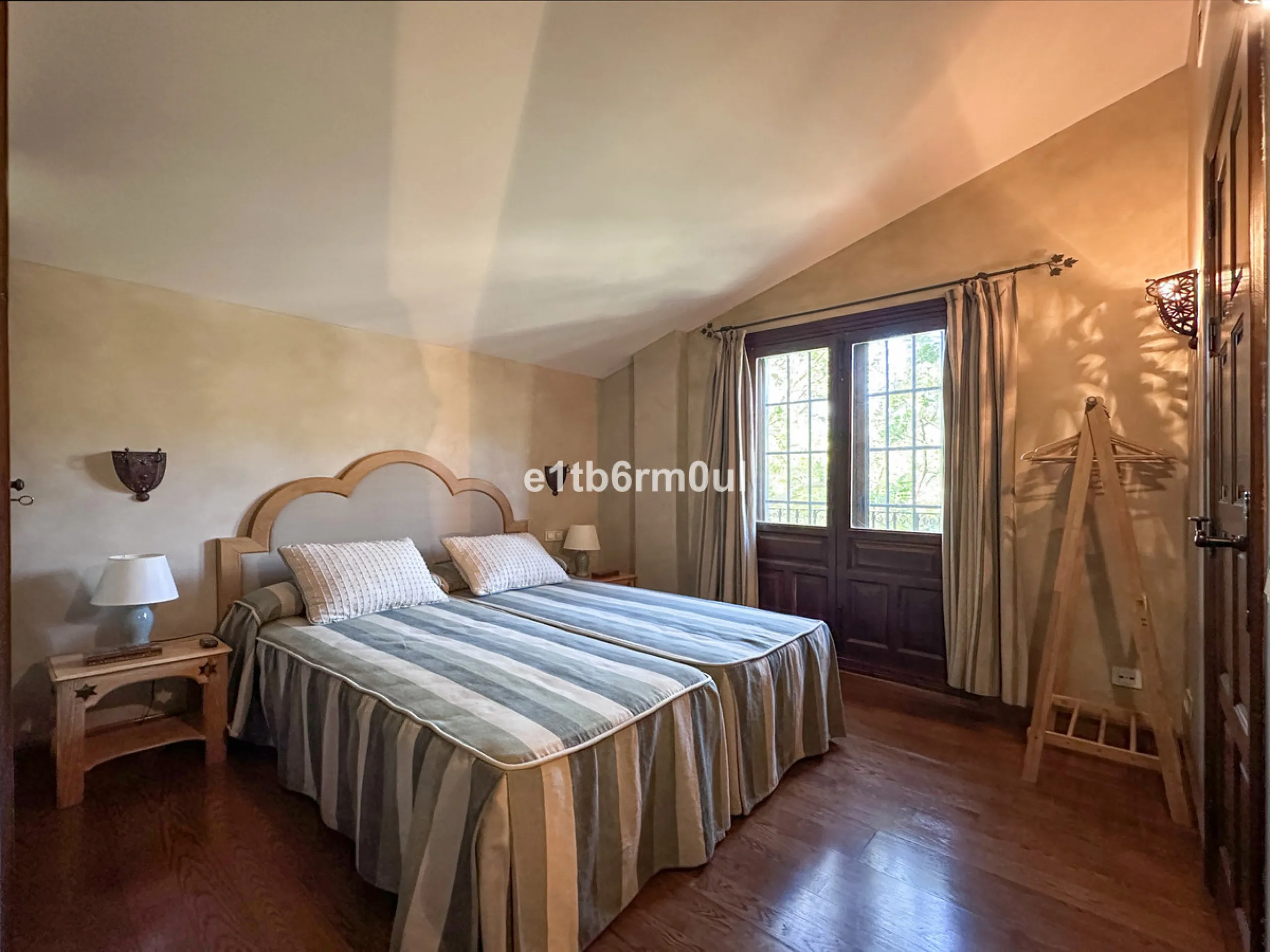 House - Finca - Cortijo в продаже в Ojén, Málaga. В доме 5 спален и 4 ванных комнат. Площадь дома 375 м². Площадь участка 11963 м²