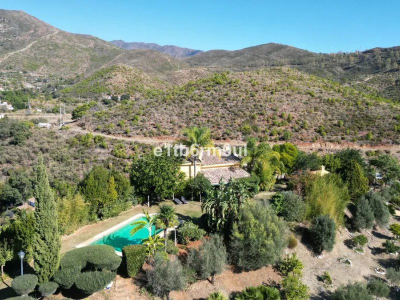 House - Finca - Cortijo в продаже в Ojén, Málaga. В доме 5 спален и 4 ванных комнат. Площадь дома 375 м². Площадь участка 11963 м²