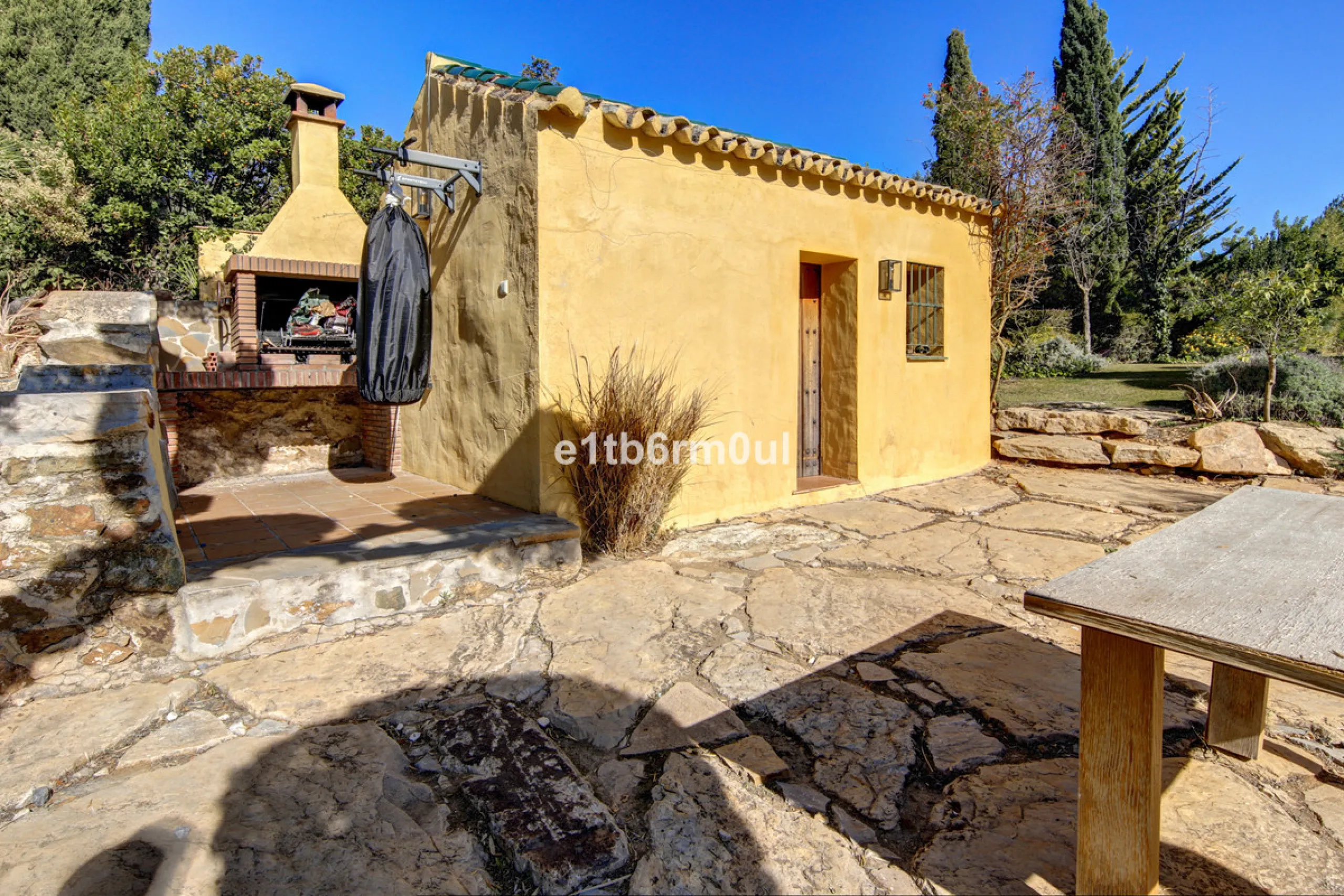 House - Finca - Cortijo в продаже в Ojén, Málaga. В доме 5 спален и 4 ванных комнат. Площадь дома 375 м². Площадь участка 11963 м²