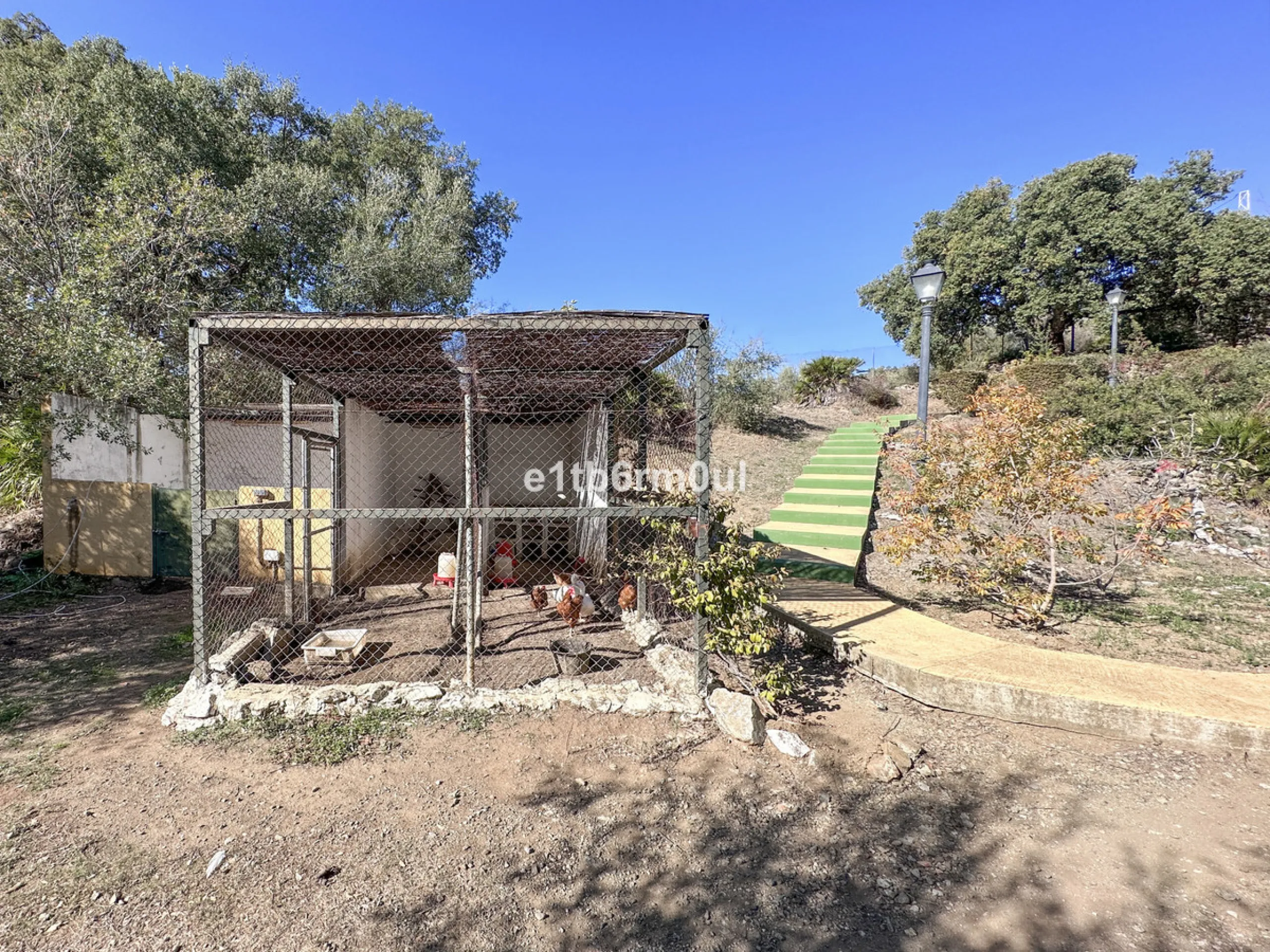 House - Finca - Cortijo в продаже в Ojén, Málaga. В доме 5 спален и 4 ванных комнат. Площадь дома 375 м². Площадь участка 11963 м²
