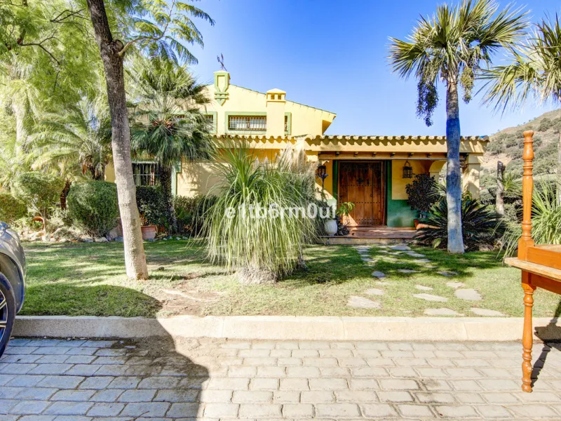 House - Finca - Cortijo в продаже в Ojén, Málaga. В доме 5 спален и 4 ванных комнат. Площадь дома 375 м². Площадь участка 11963 м²