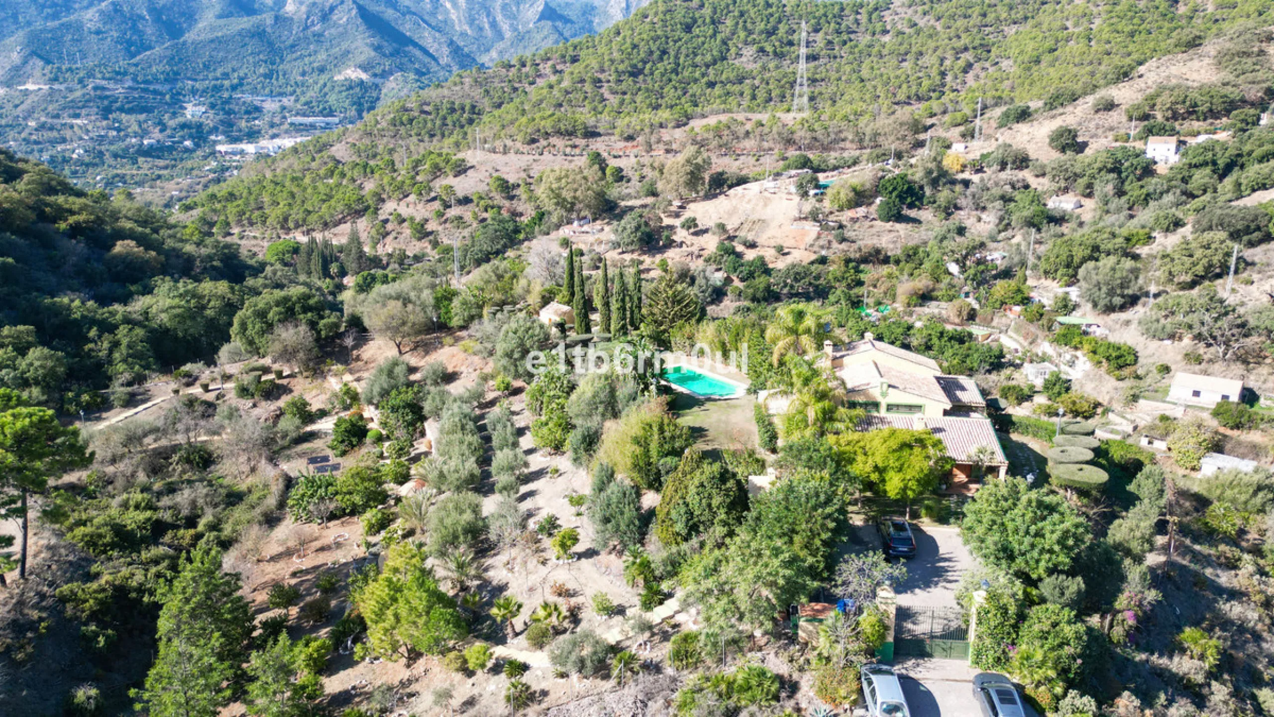 House - Finca - Cortijo в продаже в Ojén, Málaga. В доме 5 спален и 4 ванных комнат. Площадь дома 375 м². Площадь участка 11963 м²