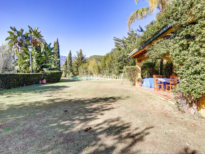 House - Finca - Cortijo в продаже в Ojén, Málaga. В доме 5 спален и 4 ванных комнат. Площадь дома 375 м². Площадь участка 11963 м²