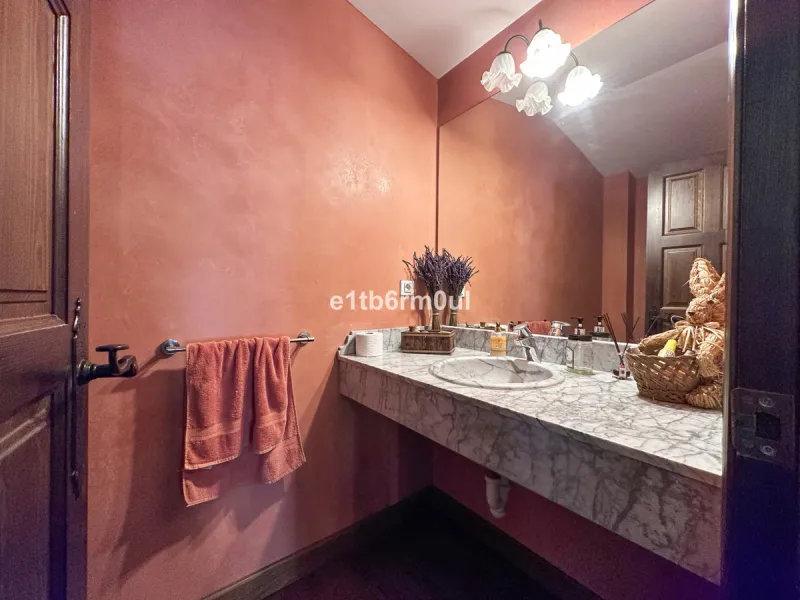 House - Finca - Cortijo в продаже в Ojén, Málaga. В доме 5 спален и 4 ванных комнат. Площадь дома 375 м². Площадь участка 11963 м²